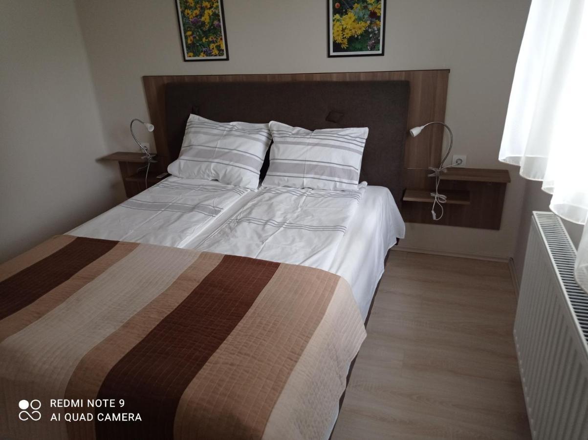 Lux Apartman Balatonfured Luaran gambar